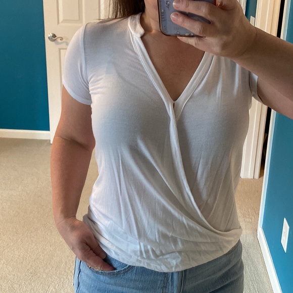 NY&C. New York & Company XS white top - Picture 2 of 15